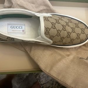 Women’s Gucci tennis shoe. Size 8.5